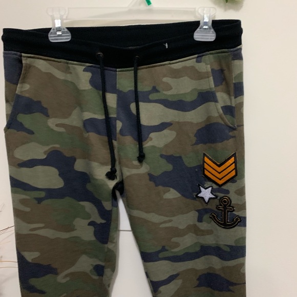 Urban Heritage Camo Drawstring Joggers - Picture 3 of 8